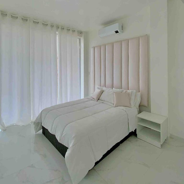 Sweet ocean view, steps from the beach - Two-Bedroom Apartment - 10
