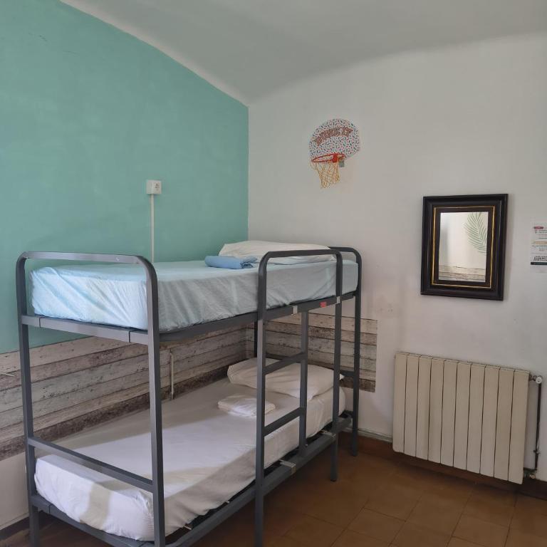 Can Cocollona - Cama en habitación femenina compartida de 4 camas - 5