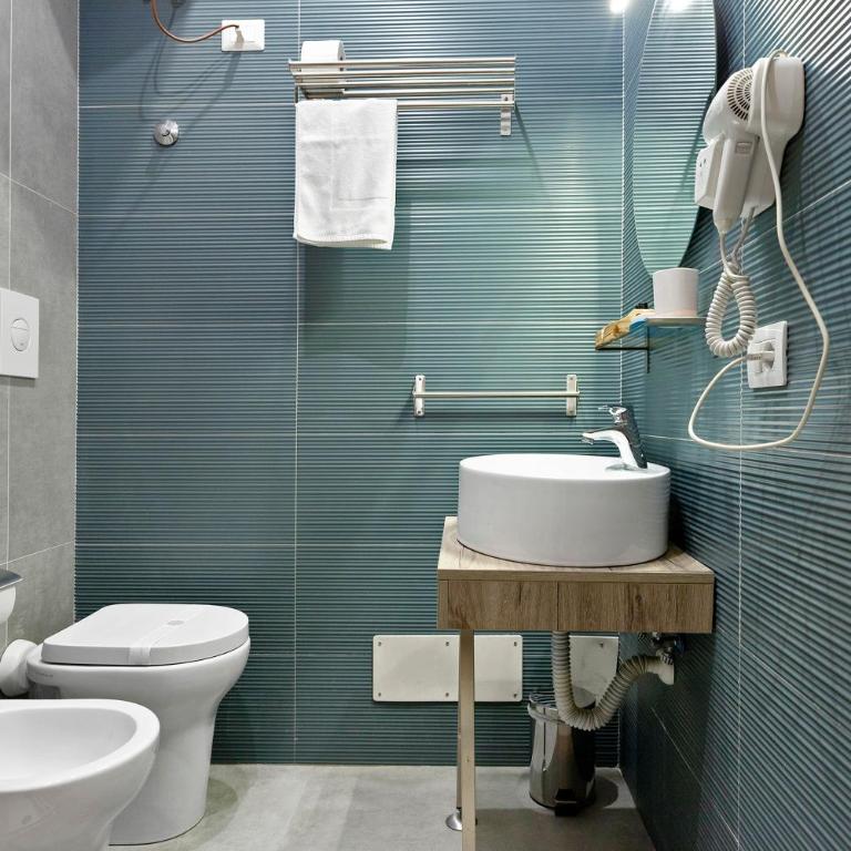 Your Home in Naples - Standard Queen Room - 12
