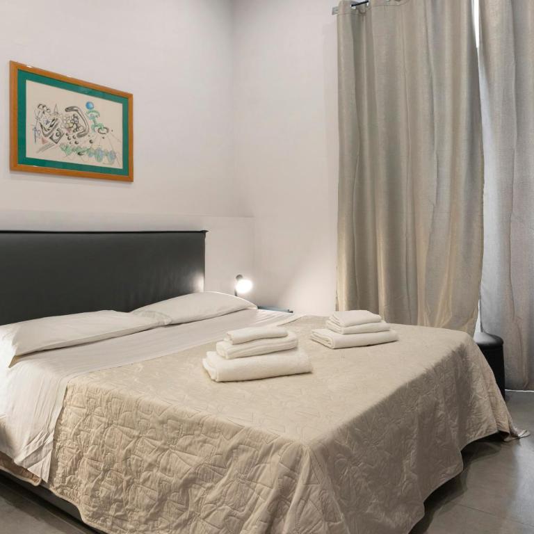 Your Home in Naples - Standard Queen Room - 6