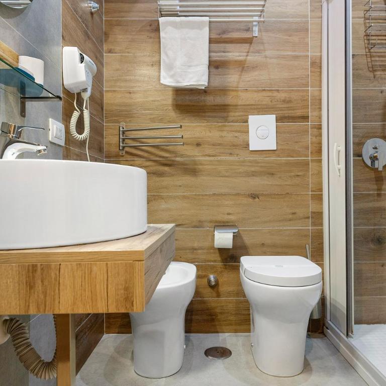 Your Home in Naples - Standard Queen Room - 15