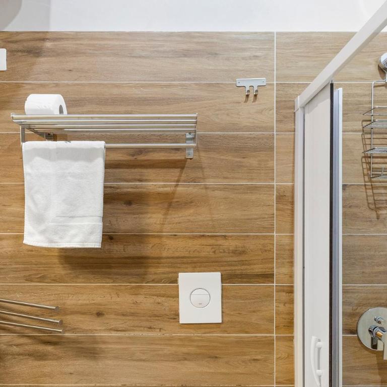 Your Home in Naples - Standard Queen Room - 16