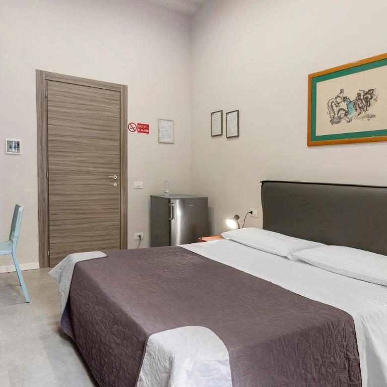 Your Home in Naples - Standard Queen Room - 10