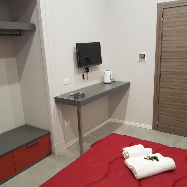 Your Home in Naples - Standard Queen Room - 4