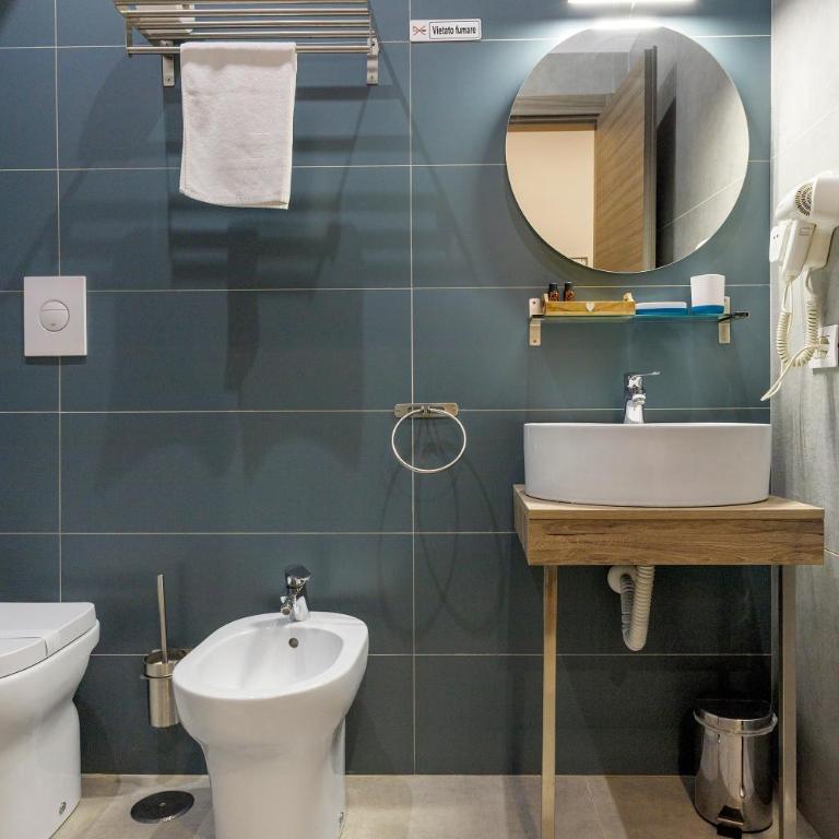 Your Home in Naples - Quadruple Room with Shower - 11