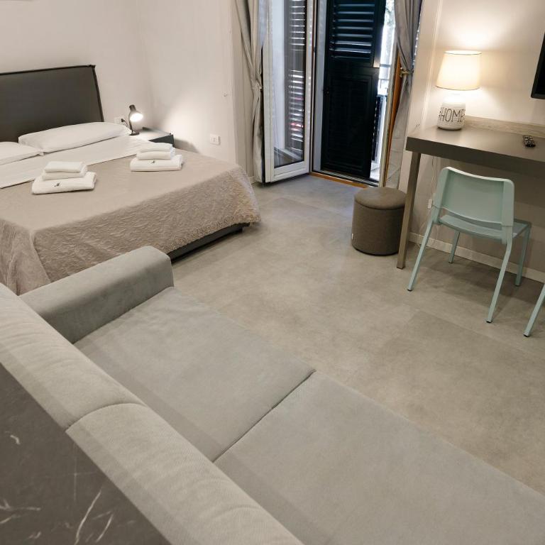 Your Home in Naples - Quadruple Room with Shower - 16