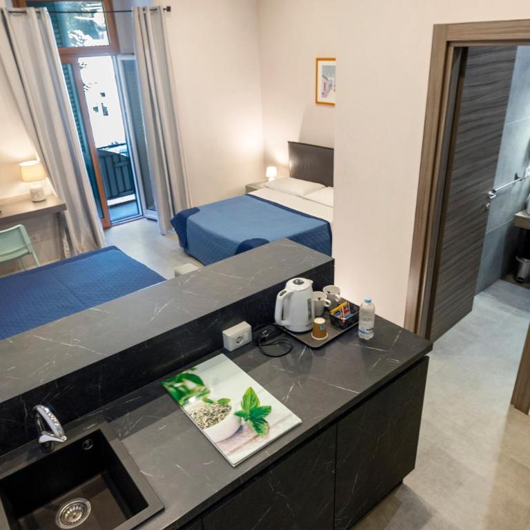 Your Home in Naples - Quadruple Room with Shower - 17