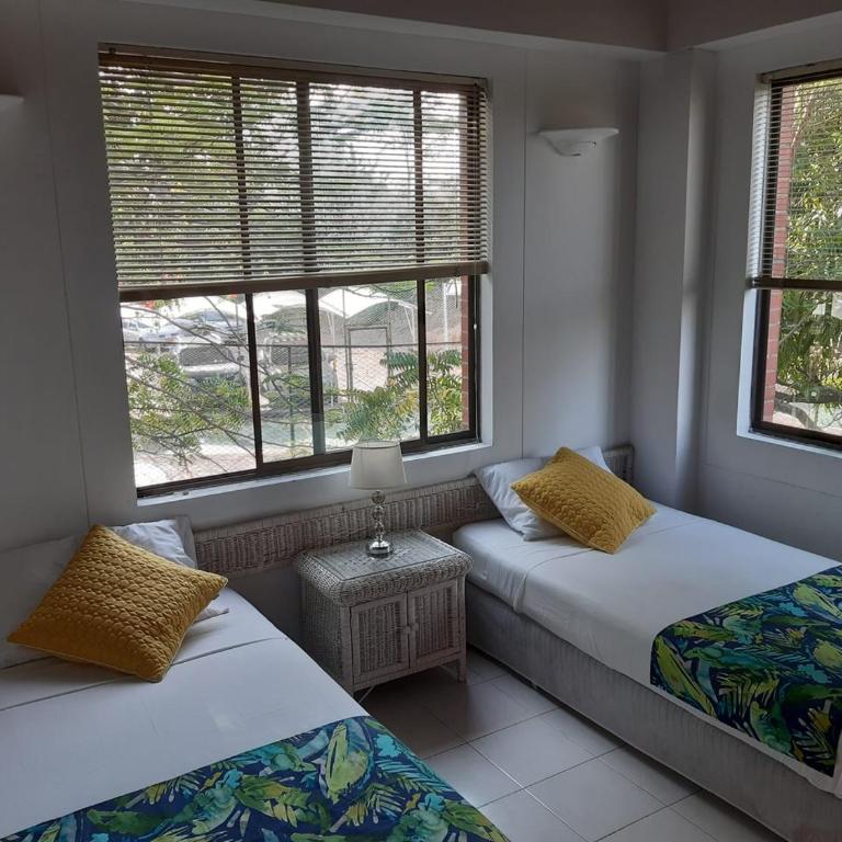Condominio Girardot Resort Ap 6-402 Exclusivo Apartamento Turístico -Vista a las montañas -WiFi - Apartamento con vistas a la piscina - 25