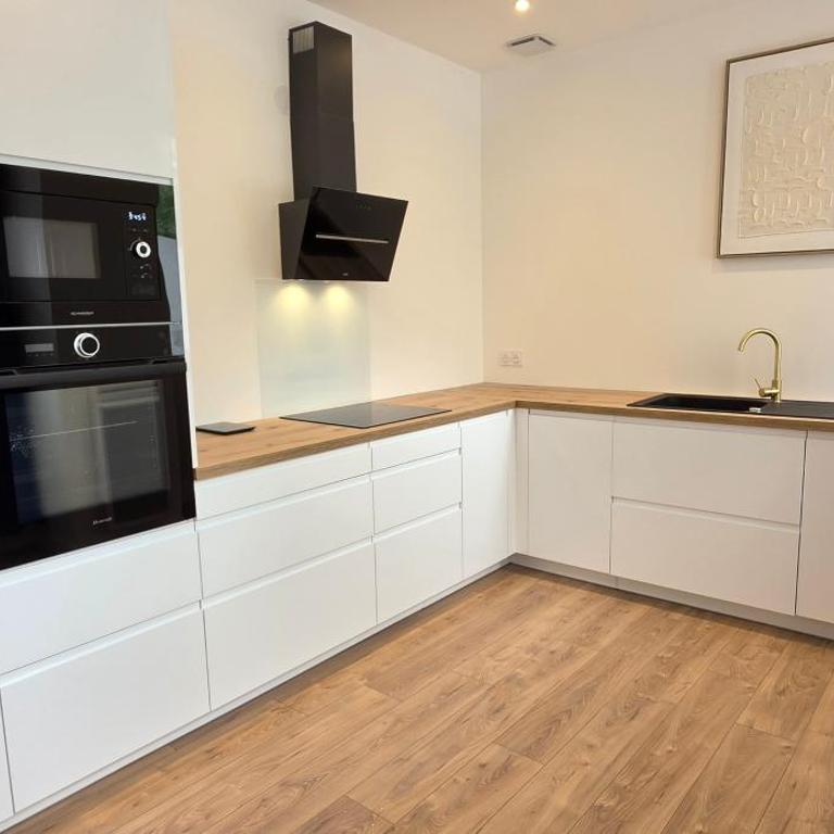 Le Magnifique, 15 personnes, garage, 3 minutes à pied du sanctuaire et gare - Appartement - 35