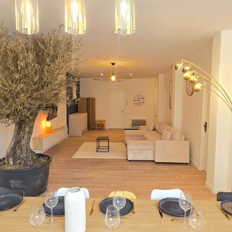 Le Magnifique, 15 personnes, garage, 3 minutes à pied du sanctuaire et gare - Appartement - 27