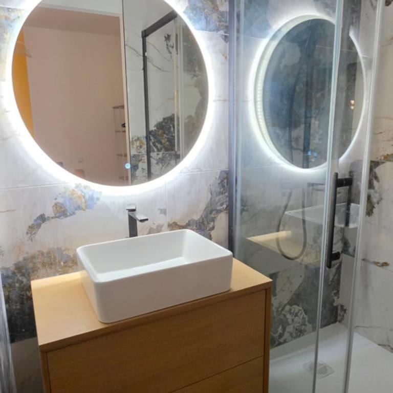 Le Magnifique, 15 personnes, garage, 3 minutes à pied du sanctuaire et gare - Appartement - 15