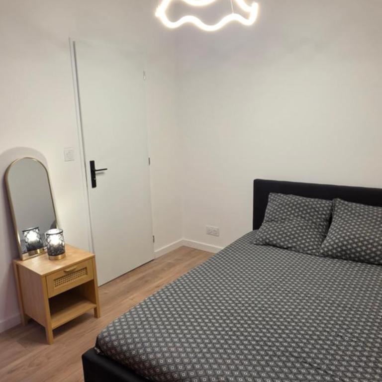 Le Magnifique, 15 personnes, garage, 3 minutes à pied du sanctuaire et gare - Appartement - 26
