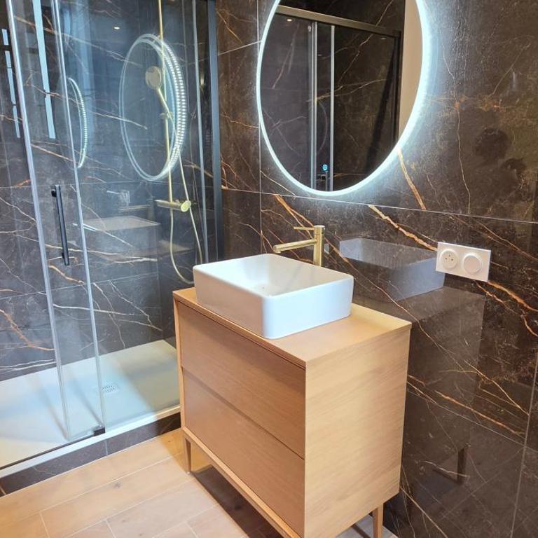 Le Magnifique, 15 personnes, garage, 3 minutes à pied du sanctuaire et gare - Appartement - 22