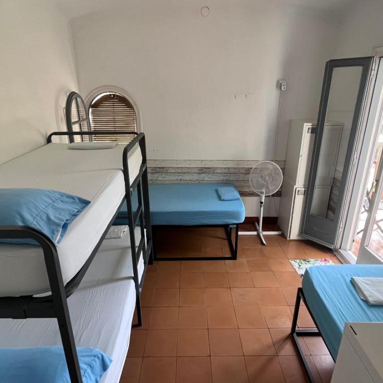 Can Cocollona - Cama en habitación femenina compartida de 4 camas - 6