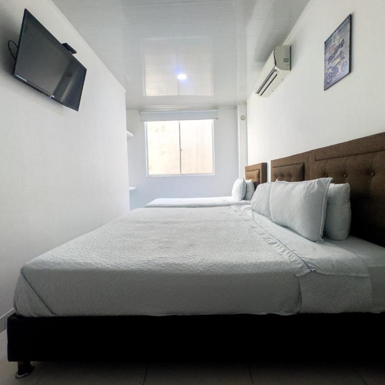 Hotel Royal Classy - Family Room with Private Bathroom - 2