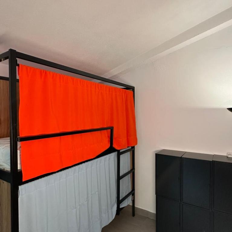 Can Cocollona - Cama en habitación compartida de 6 camas - 6