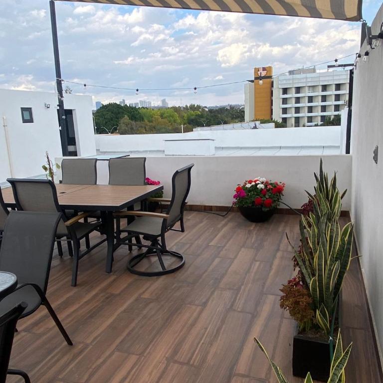 V102 Depa centrico, estacionamiento, elevador - Apartamento de 2 dormitorios - 12