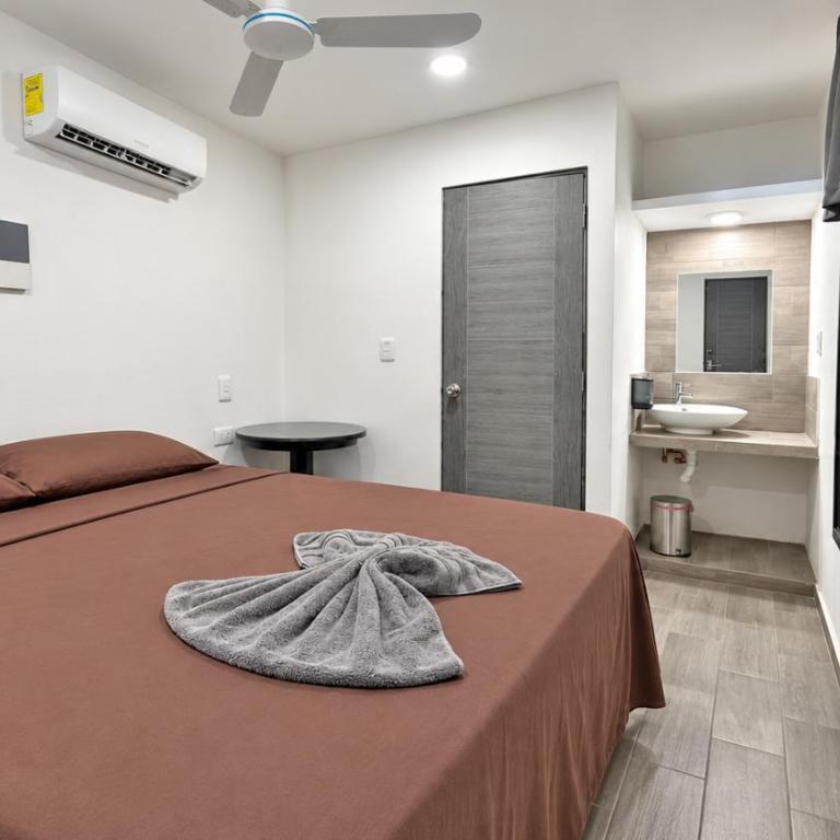 Hotel Puerto Juarez - Zimmer mit Kingsize-Bett - 6