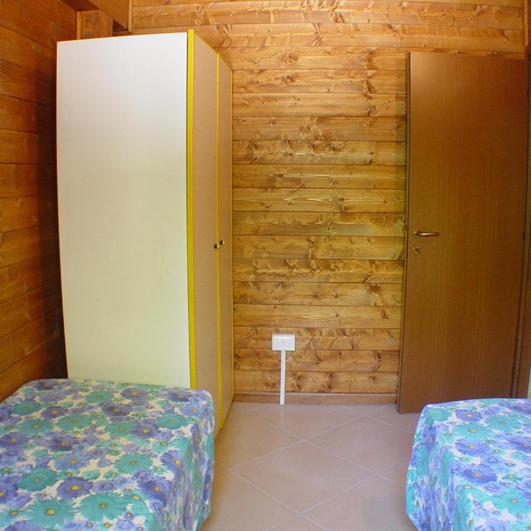 Camping Luni - Bungalow con 2 Camere da Letto - 1