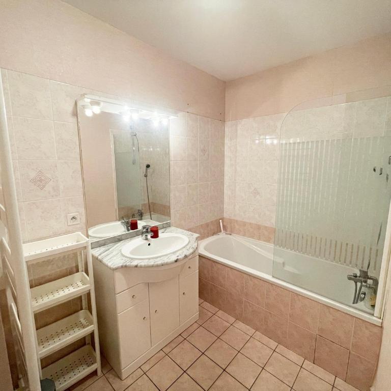 Appartement Charmant avec Garage à 400 m de la Plage - Apartamento de 2 dormitorios - 16