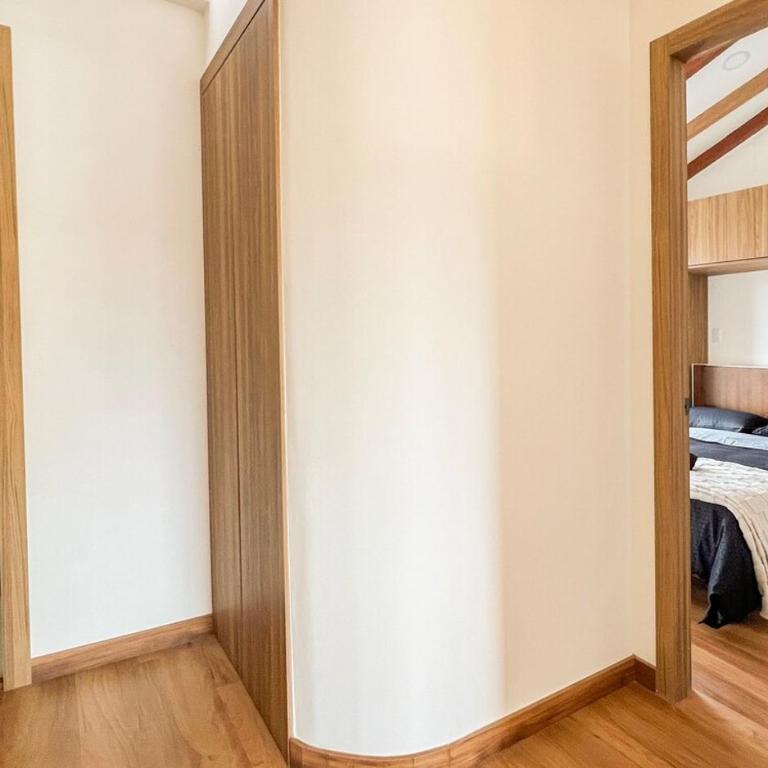 Big relaxing balcony in colonial downtown - One-Bedroom Apartment - 2