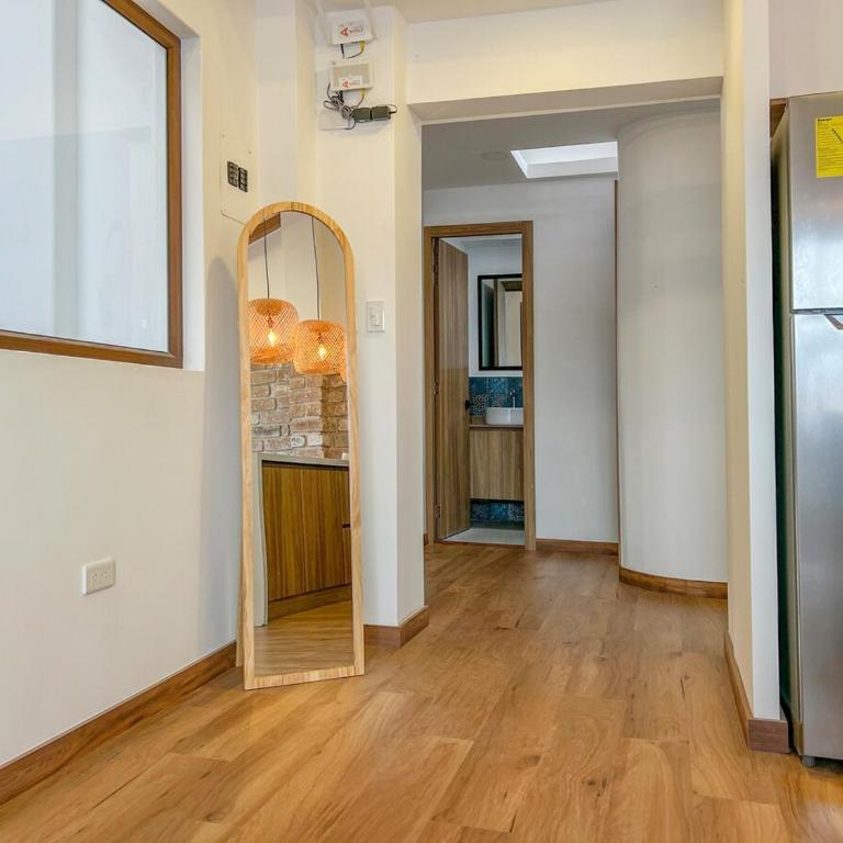 Big relaxing balcony in colonial downtown - One-Bedroom Apartment - 13