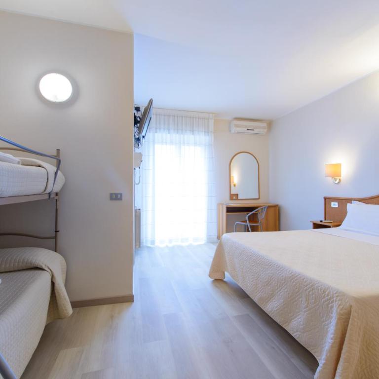 Hotel Falco - Classic Quadruple Room - 2
