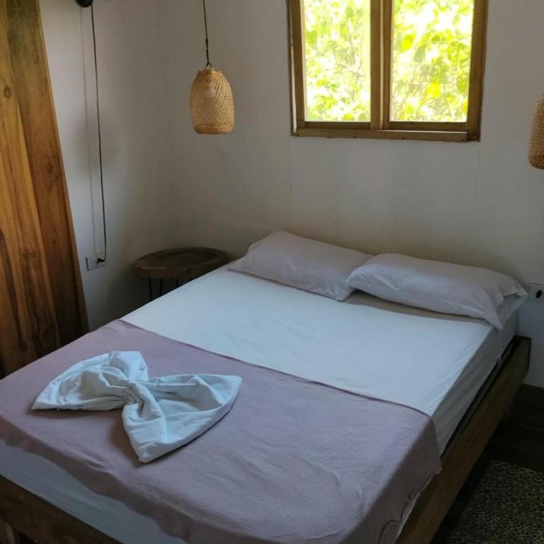 Hostal Paraíso & Vibra Restobar - Habitación Doble con balcón y vistas al mar - 5