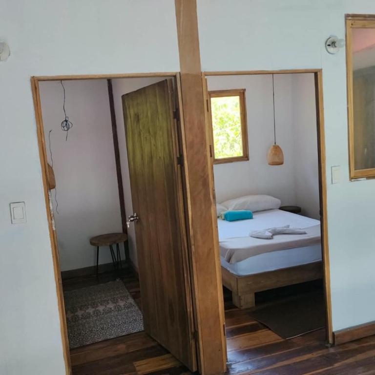 Hostal Paraíso & Vibra Restobar - Habitación Doble con balcón y vistas al mar - 2