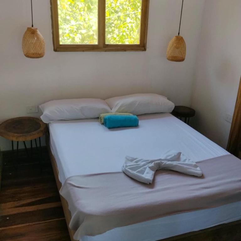 Hostal Paraíso & Vibra Restobar - Habitación Doble con balcón y vistas al mar - 3