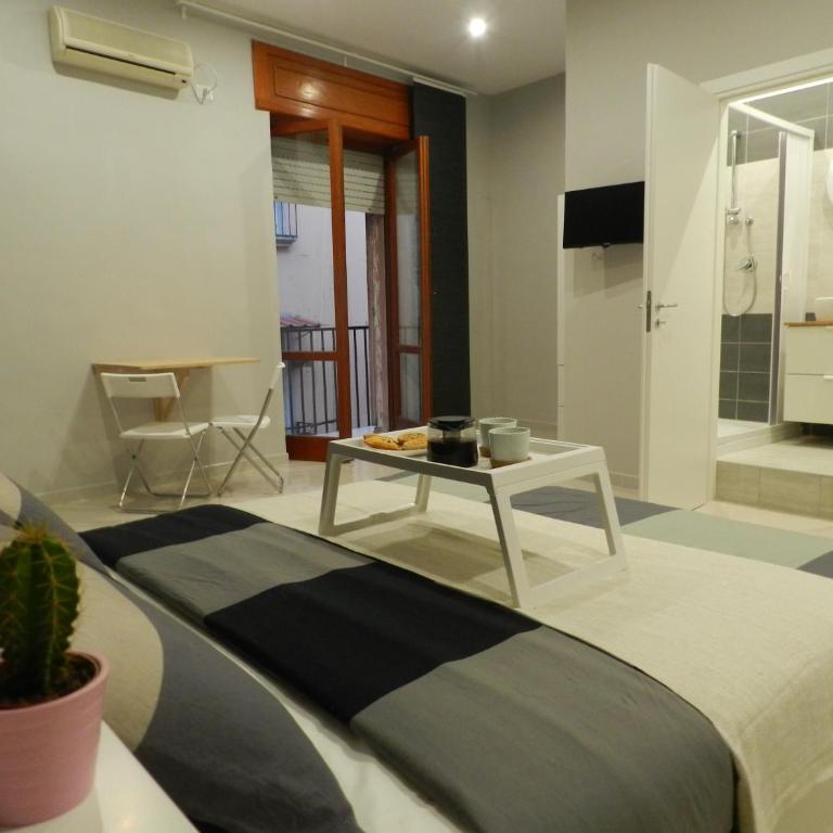 Mola Rooms - Family Room with Private Bathroom - 6