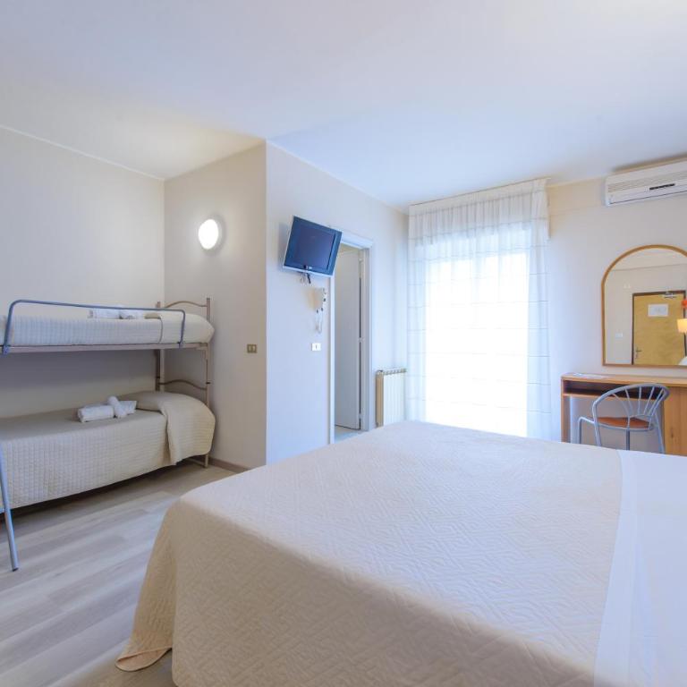 Hotel Falco - Classic Quadruple Room - 1