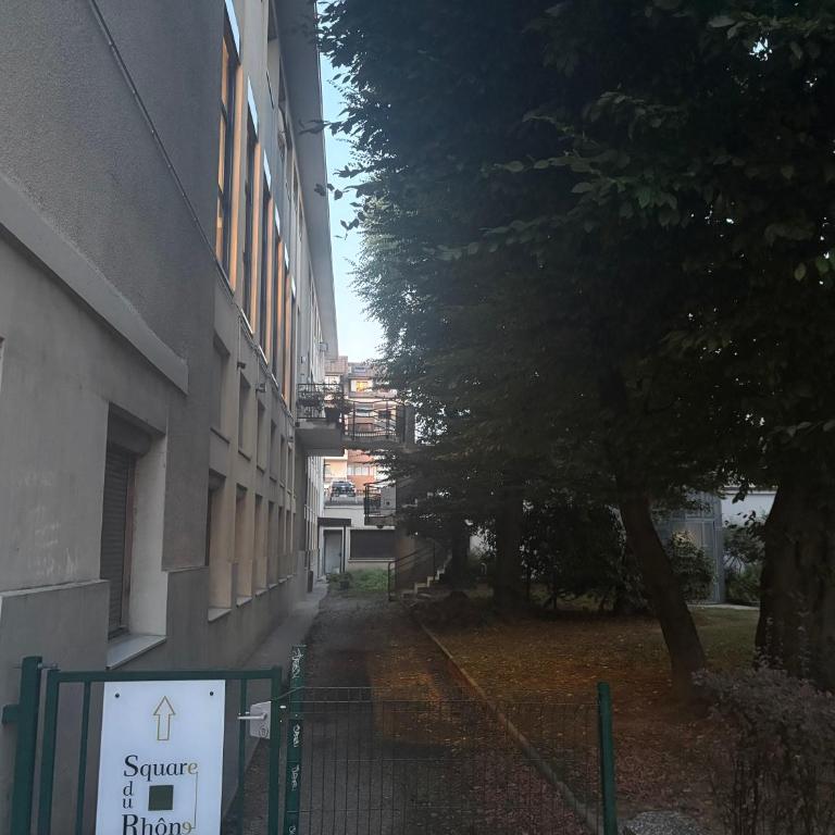 appartement moderne et spacieux, parking privé, climatisation, proche de la vieille ville et du Lac - Appartement 1 Chambre - 28