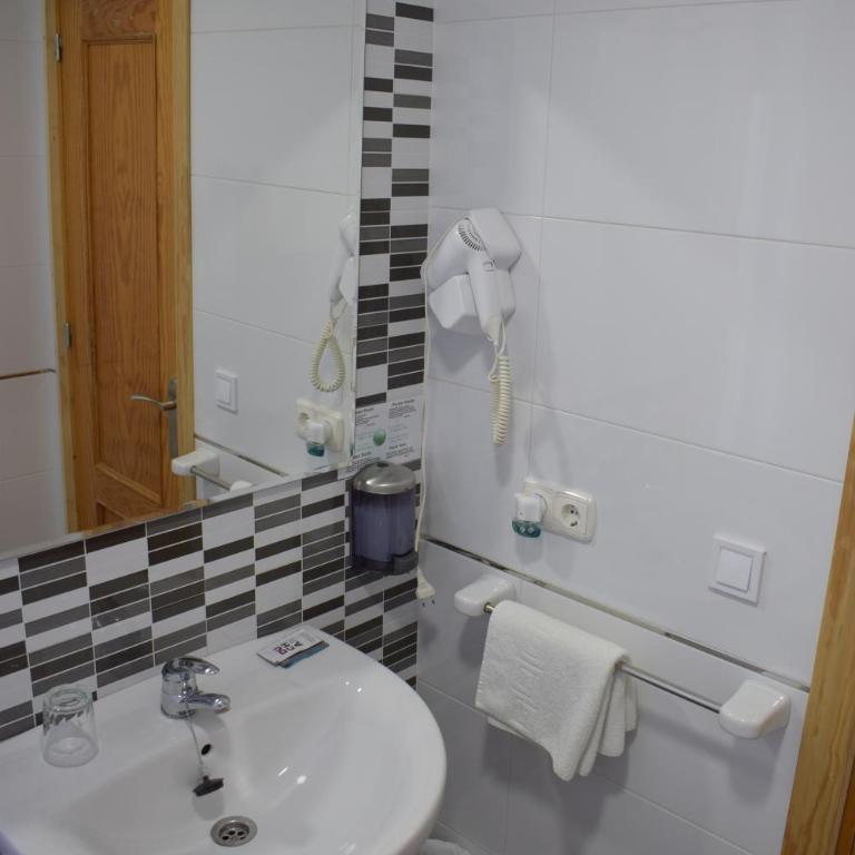 Hostales Juan de Austria I & II - Habitación Doble Estándar - 2 camas - 1