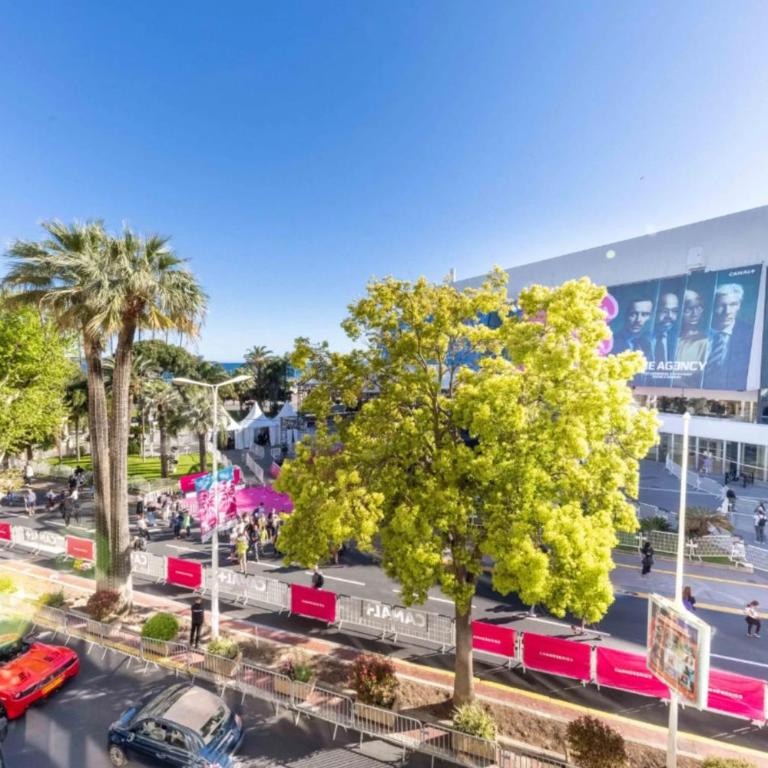 REF 2065 - Superbe appartement moderne sur la Croisette à Louer - Appartement - 7