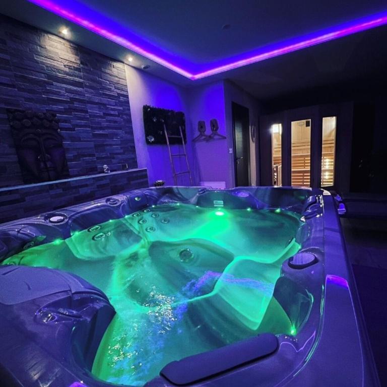 3 BDR Apartment with private Jacuzzi and Sauna - Deluxe Apartment mit 3 Schlafzimmern - 1