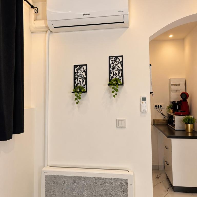 Cozy renovated studio Comfort practicality - One-Bedroom Apartment - 7