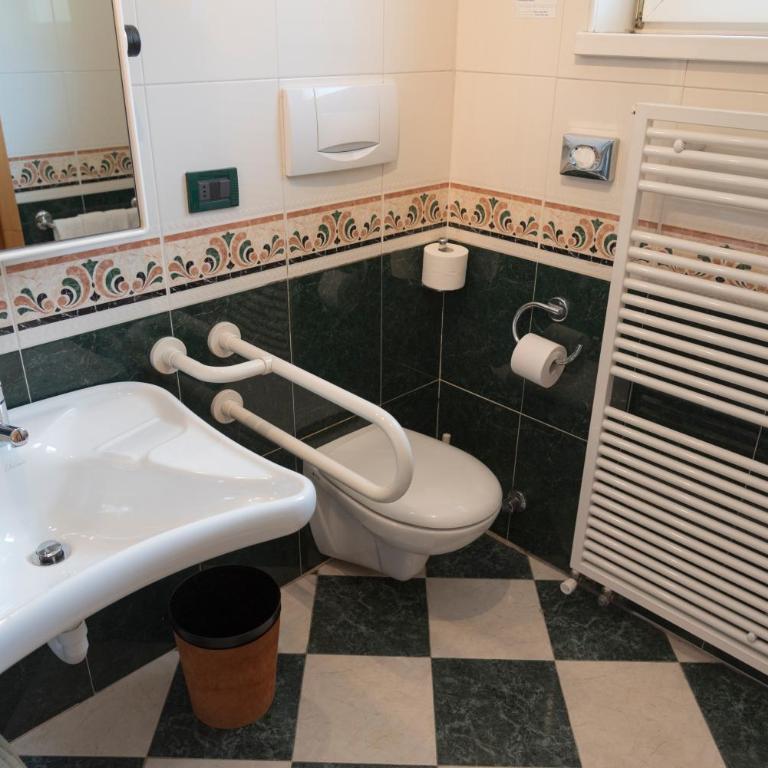 Hotel Laurino - Camera Quadrupla Classic - 2