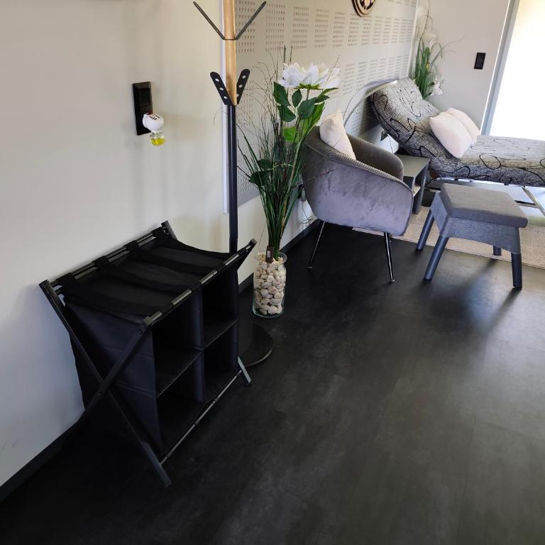 Stadt und See Nahes wohnen mit großer Terasse und Carport Parkplatz - Apartment mit 1 Schlafzimmer - 7
