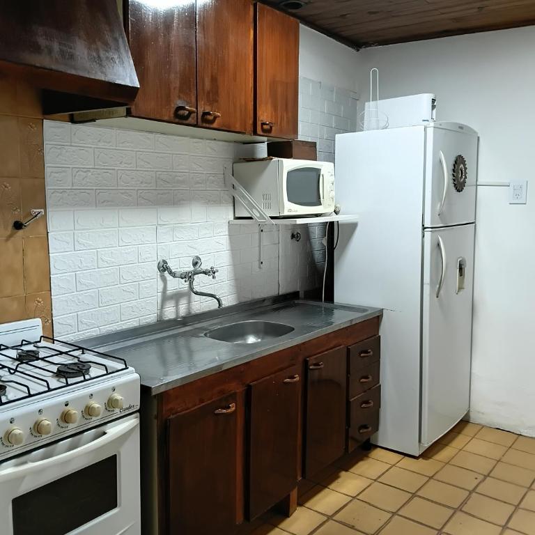 Alquiler por dia - Three-Bedroom House - 11