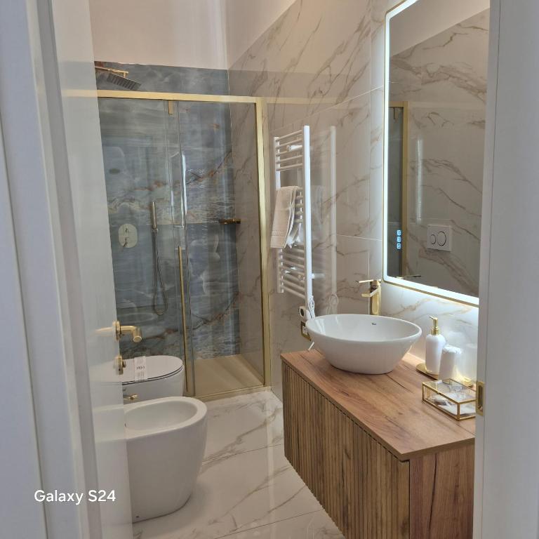 Golden Palace Luxury Guest House - Deluxe Doppelzimmer mit Dusche - 9