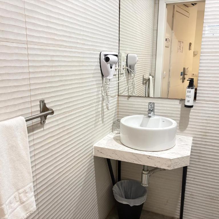 YIT Puerta Bisagra - Habitación Doble - 1 o 2 camas - 25
