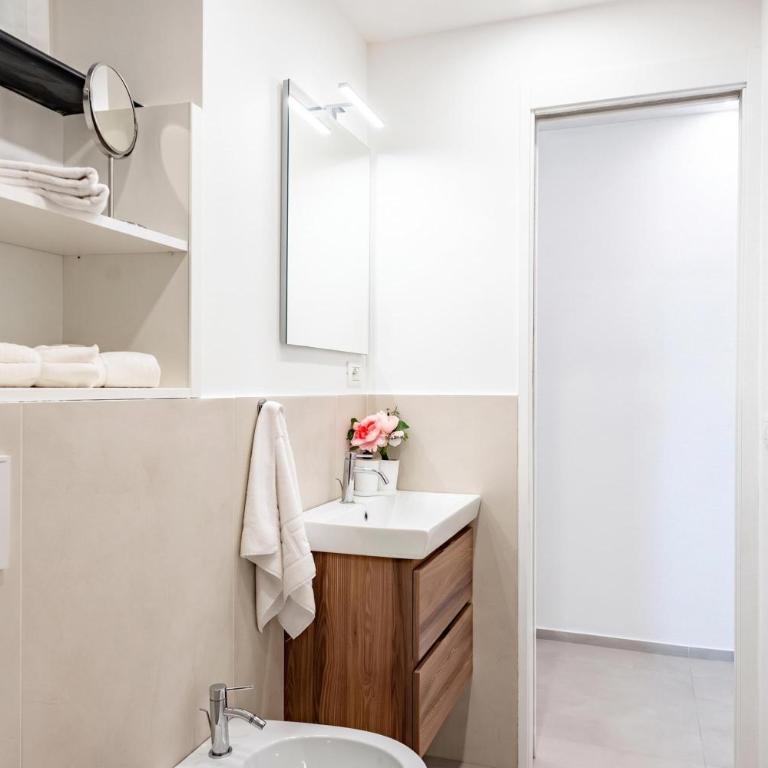 Lovely Flats In Genova Historic Center - Two-Bedroom Apartment - 15