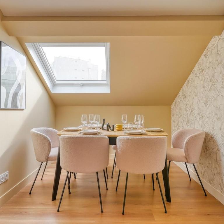 3 bedroom apartment at Commerce Paris 15 with AC for 6 Pers - Appartement 3 Chambres - 15