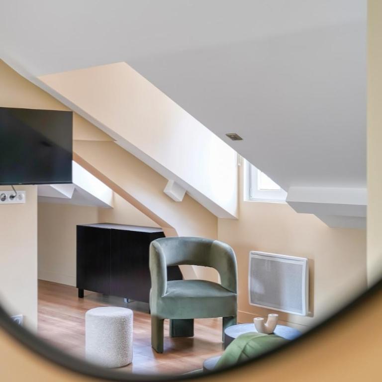 3 bedroom apartment at Commerce Paris 15 with AC for 6 Pers - Appartement 3 Chambres - 17