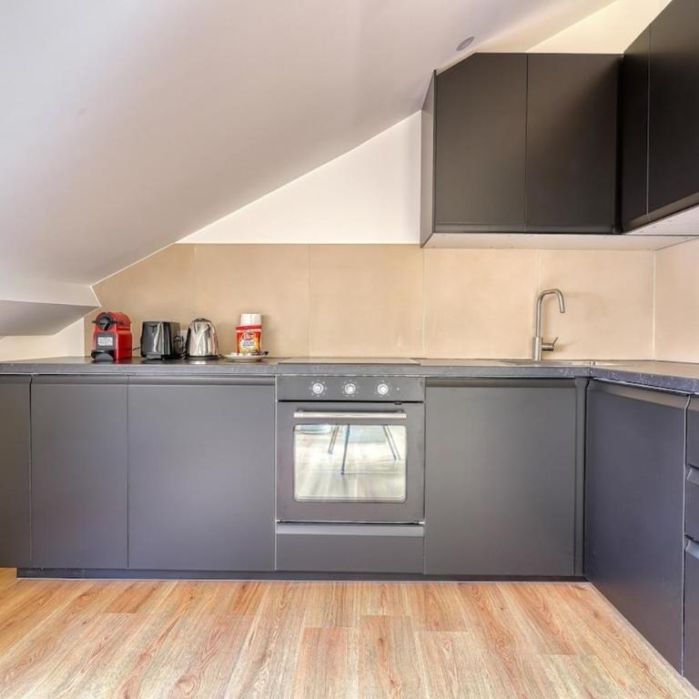 3 bedroom apartment at Commerce Paris 15 with AC for 6 Pers - Appartement 3 Chambres - 22