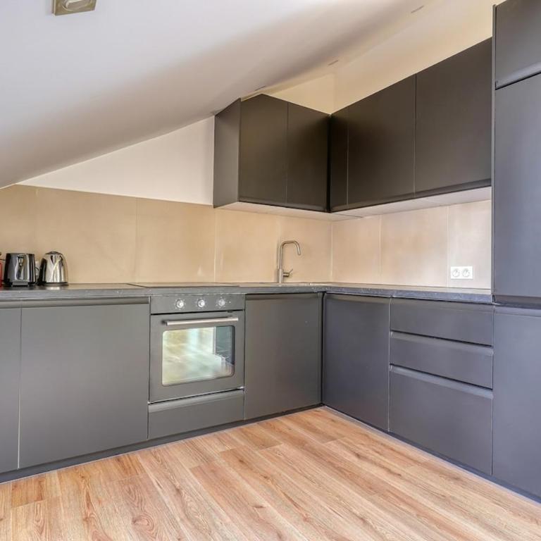 3 bedroom apartment at Commerce Paris 15 with AC for 6 Pers - Appartement 3 Chambres - 28