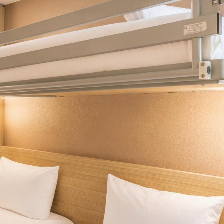 Premiere Classe Toulon La Seyne-sur-Mer - Economy Room (2 Single Beds + 1 Bunk Bed) - 1
