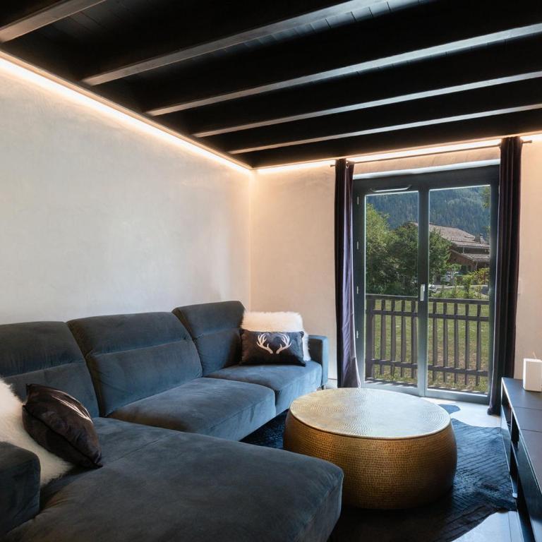 Demi-chalet familial à Chamonix - 8 pers, parking, WiFi - Appartement 4 Chambres - 10