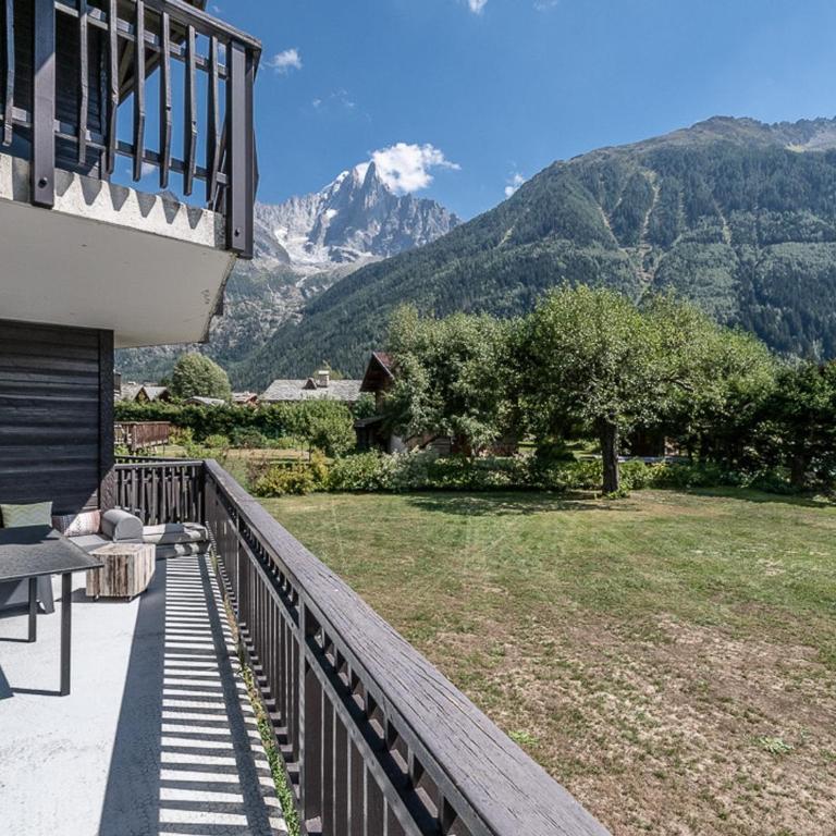 Demi-chalet familial à Chamonix - 8 pers, parking, WiFi - Appartement 4 Chambres - 14
